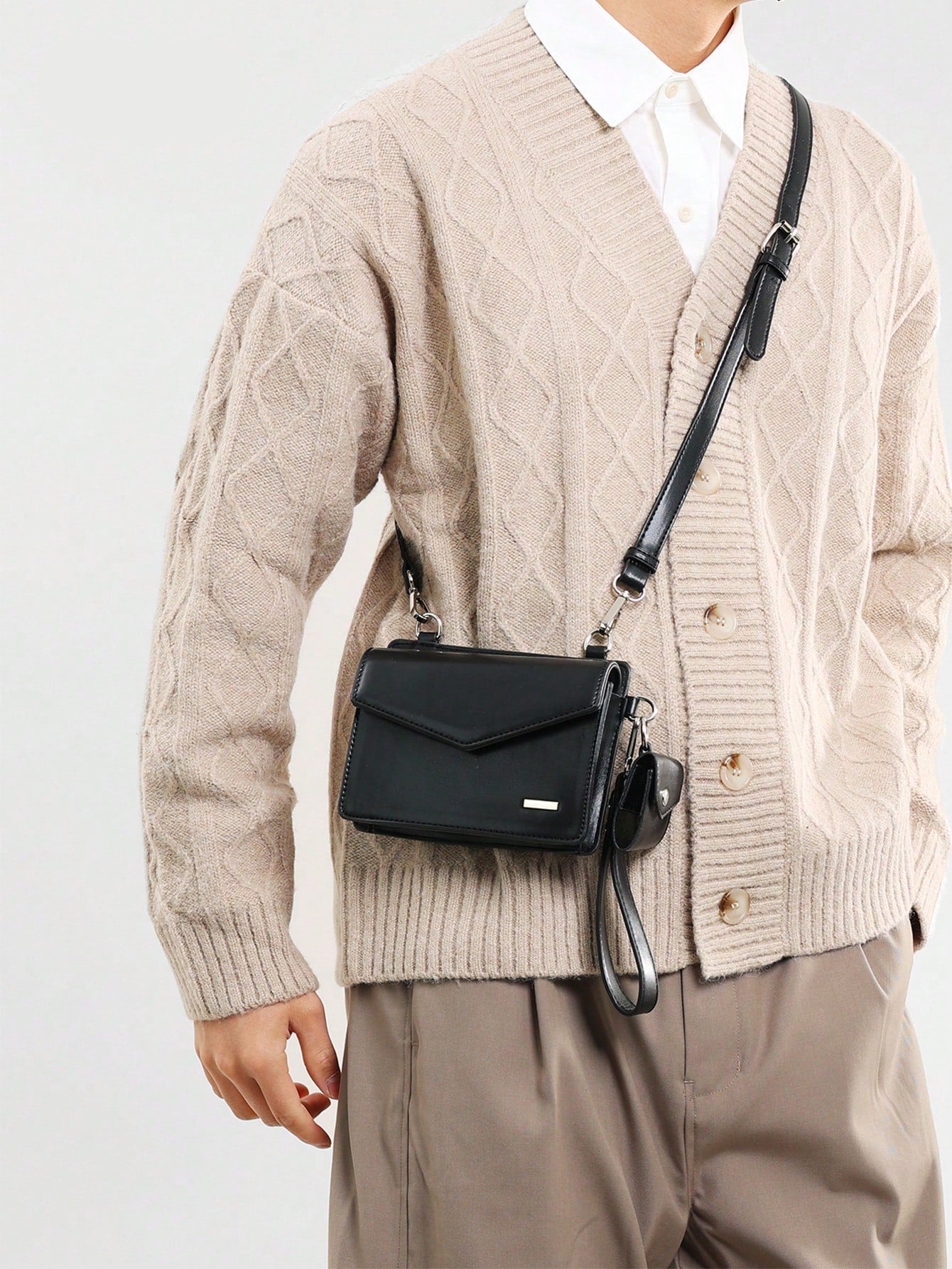 sacoche strava homme noir portant