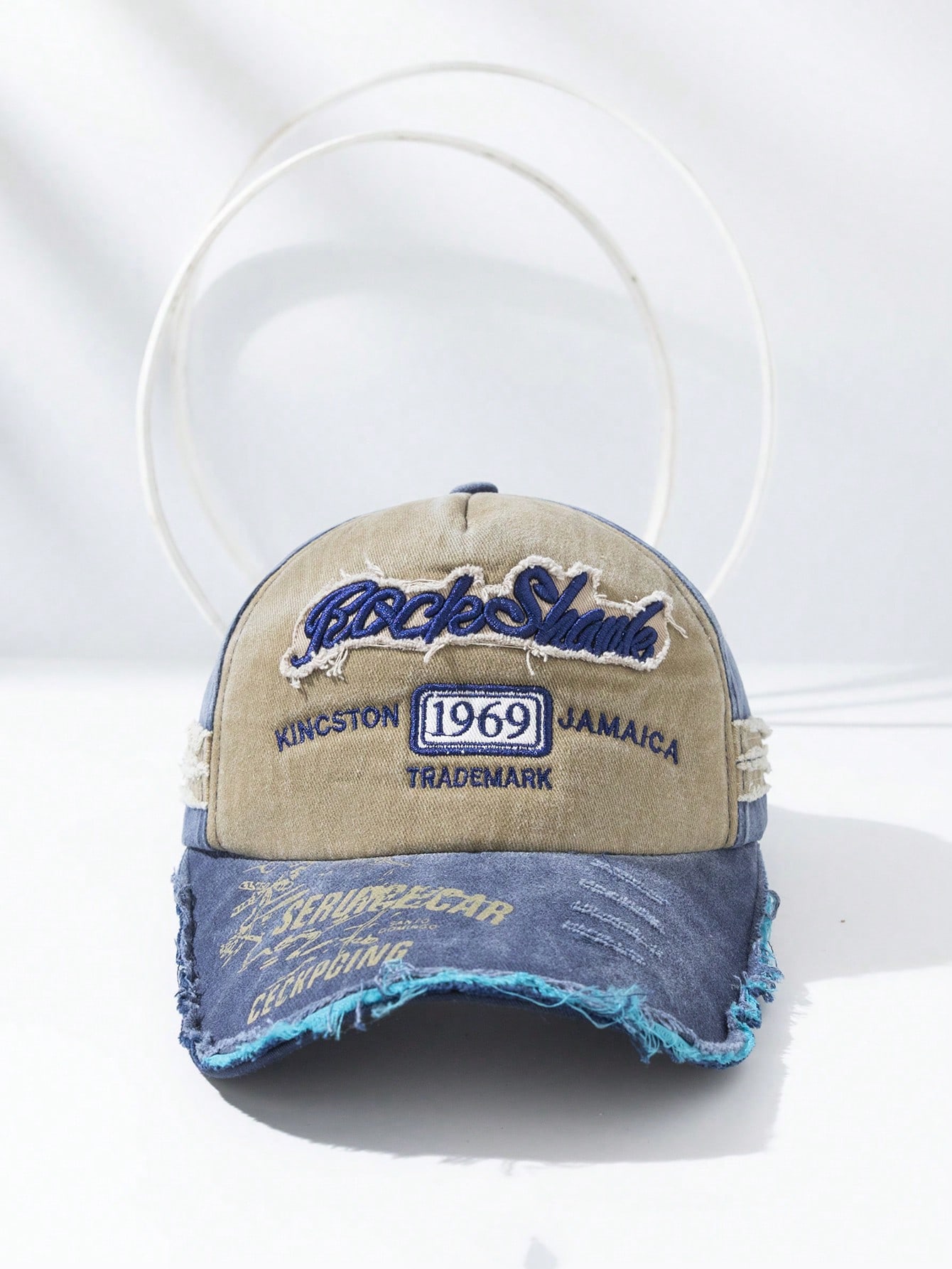 Casquette vintage brodee et efilochee 1969 bleu