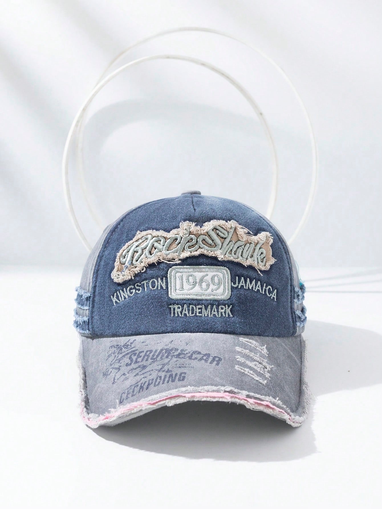 Casquette vintage brodee et efilochee 1969 bleu jeans