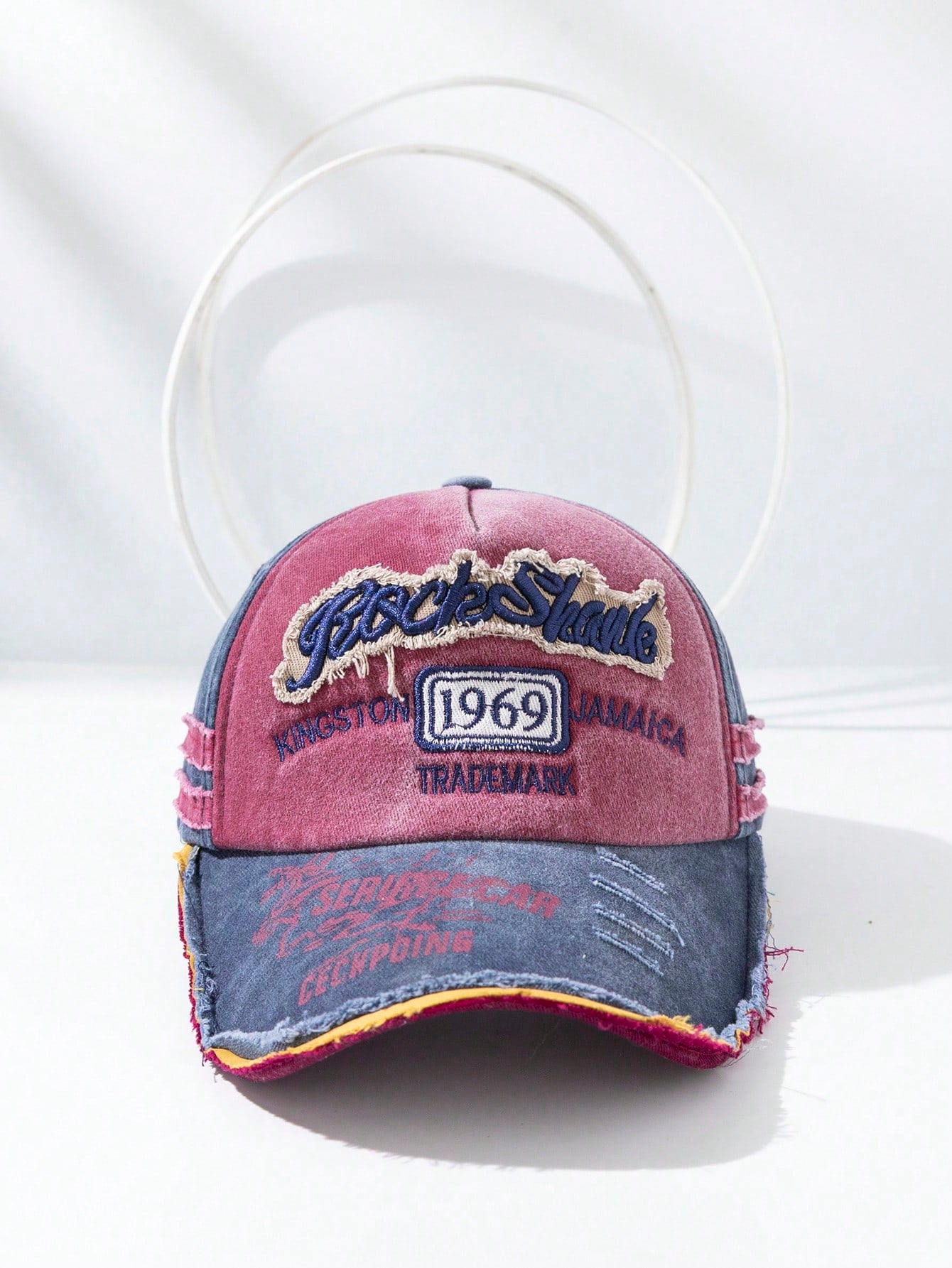 Casquette vintage brodee et efilochee 1969 cerise bleu