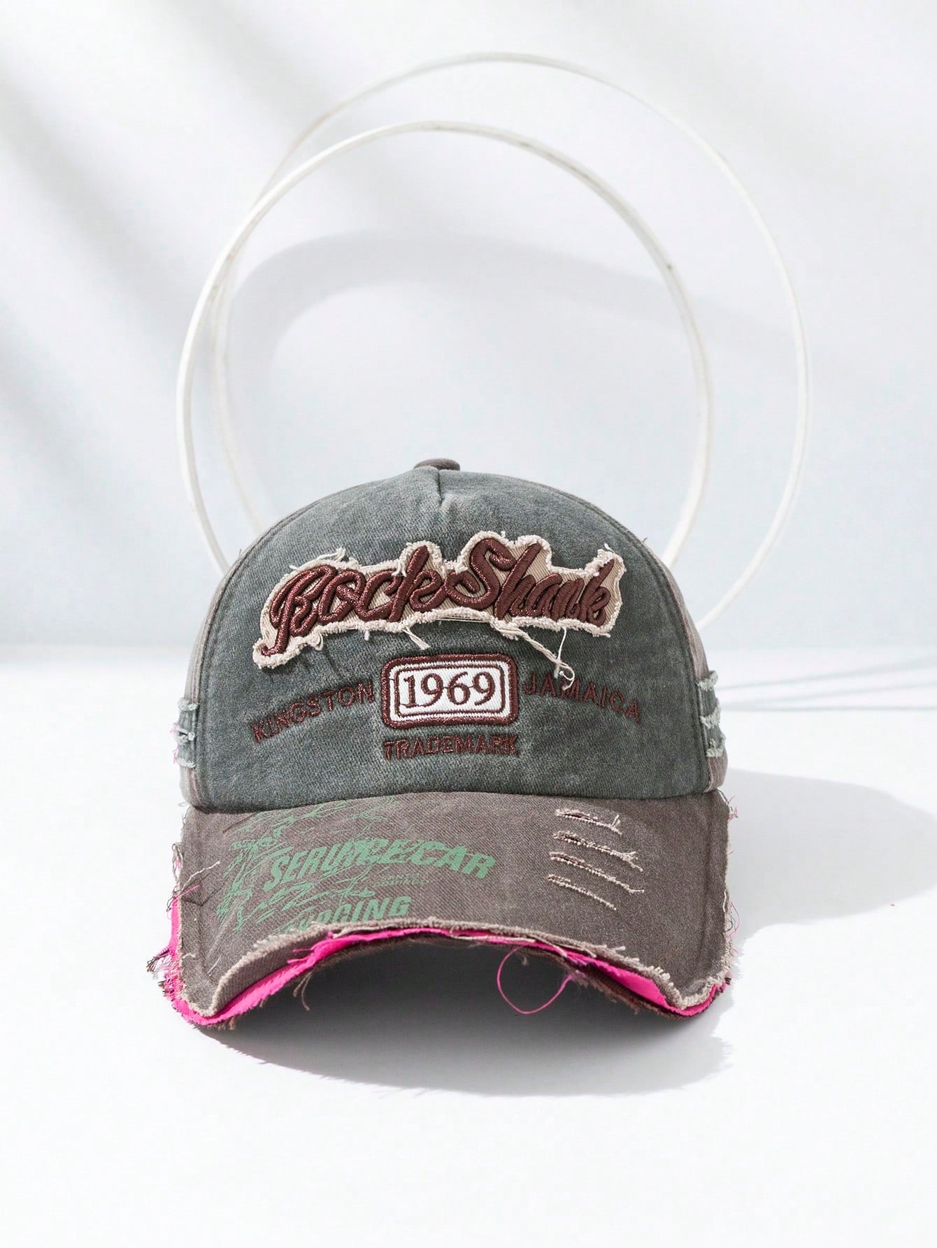 Casquette vintage brodee et efilochee 1969 verte rose