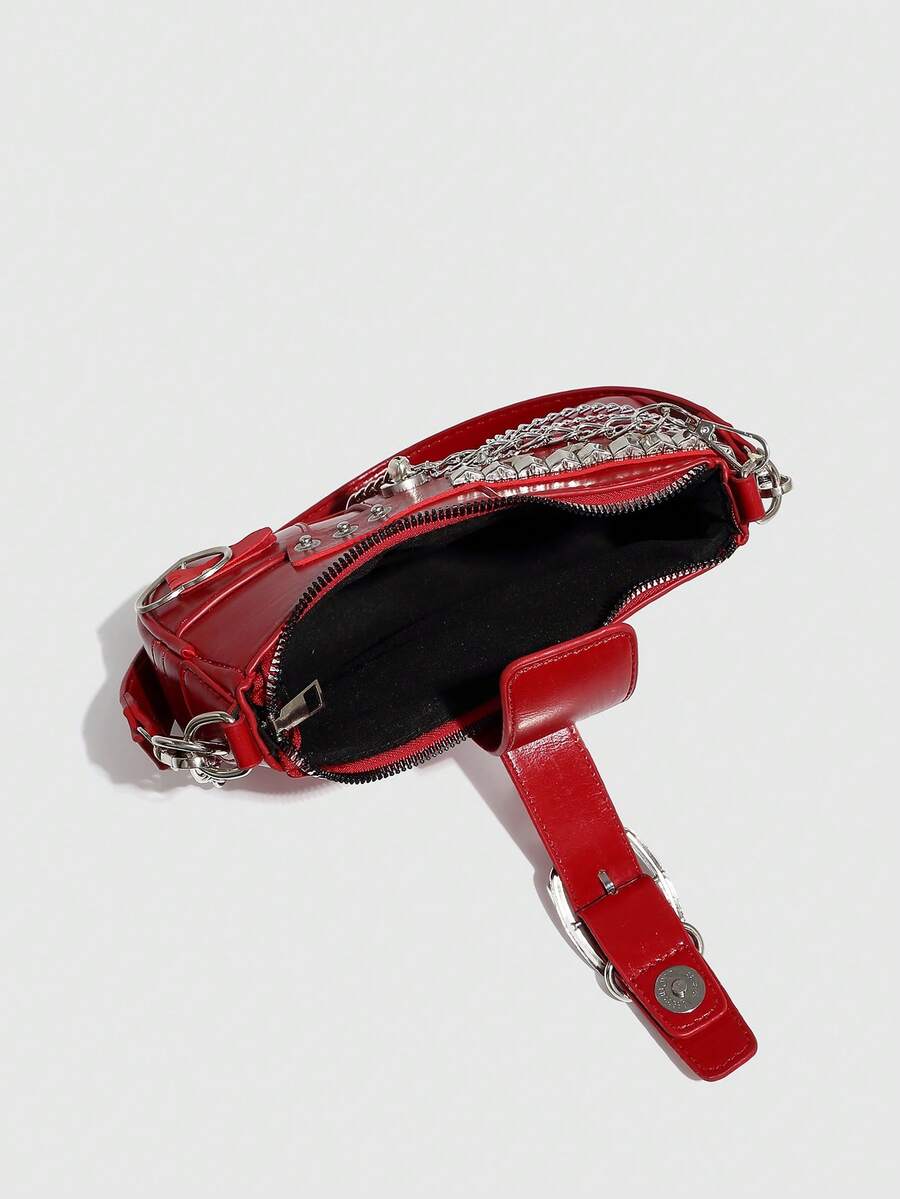 Sac à bandoulière avec chaine et motif en argenté rouge uni avec cerise vu dessus ouverture fermeture eclair interieur