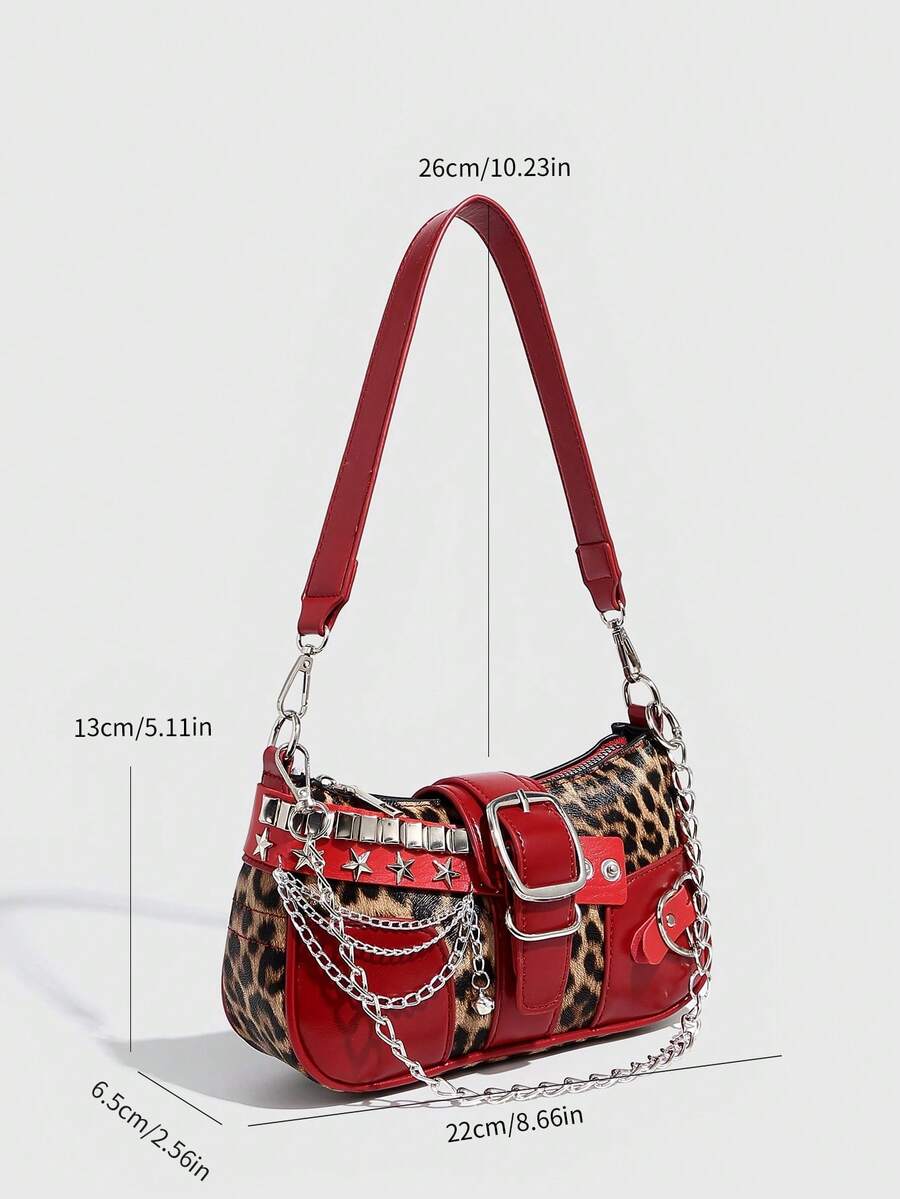 dimension Sac à bandoulière avec chaine et motif en argenté rouge, leopard avec cerise et accessoire vu de cote detail 