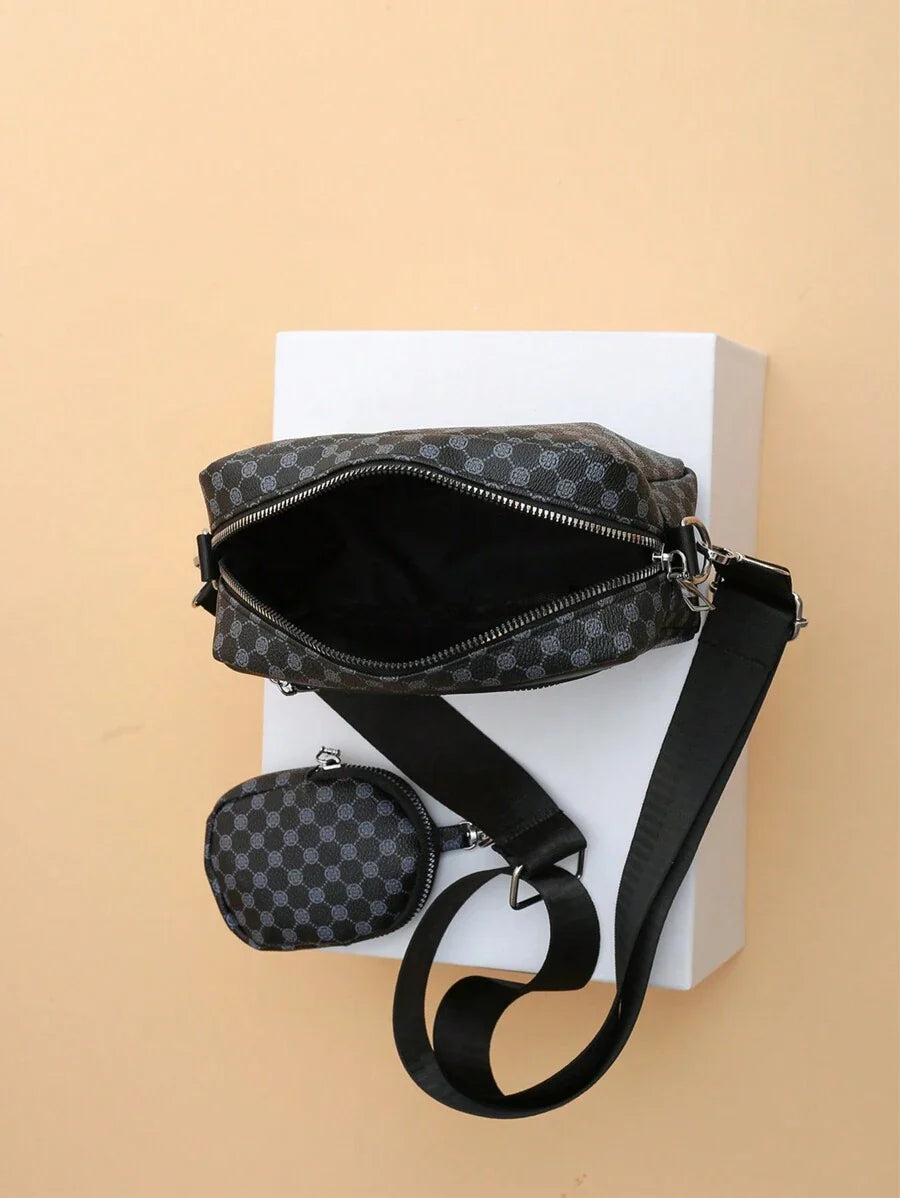 dimension sacoche bleu avec motif rond monogramme etoilee rond avec mini sacoche 