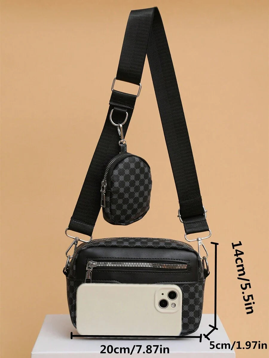 dimension sacoche bleu avec motif rond monogramme etoilee rond avec mini sacoche telephone 