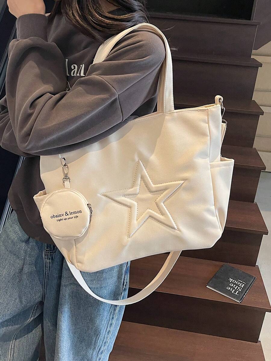 sac cabas en cuir beige pour femme   sur escalier portee par femme epaule