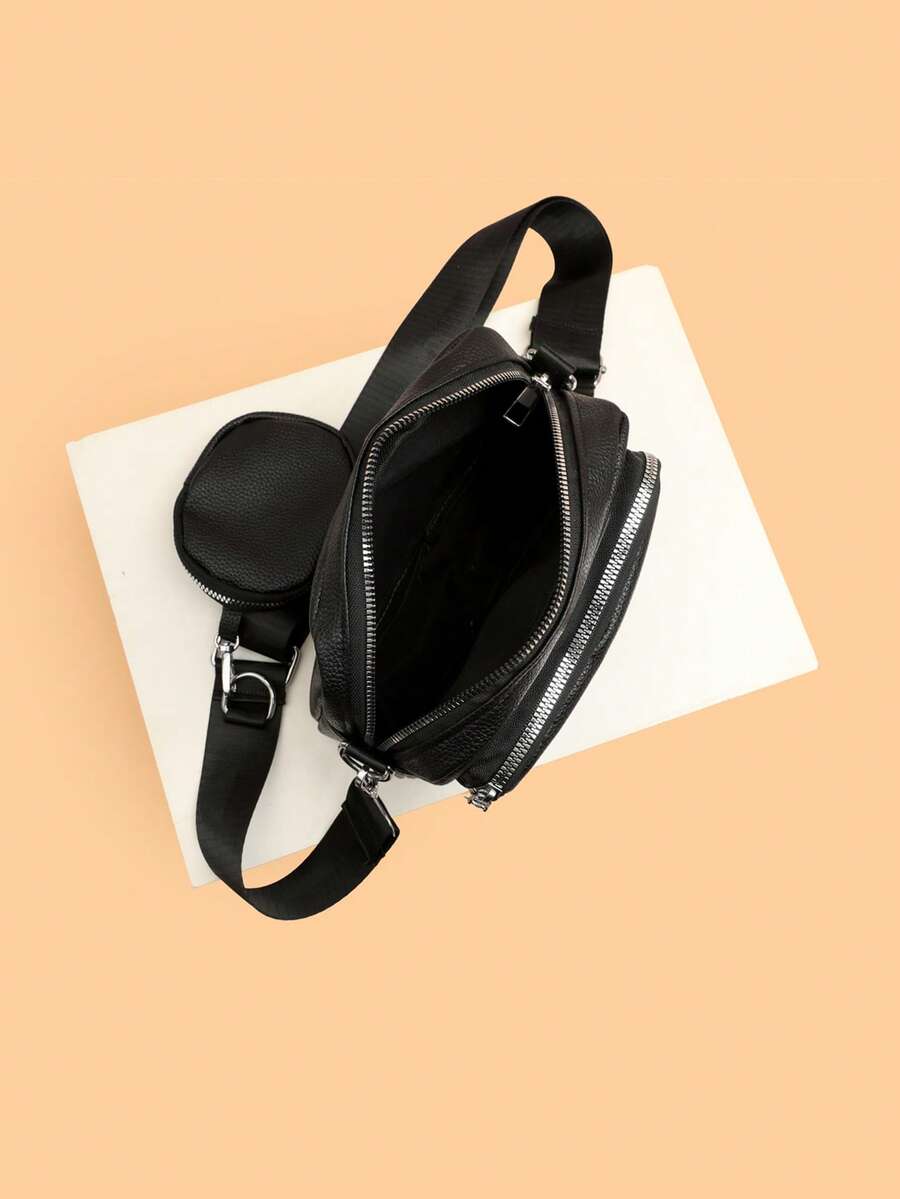 sacoche noir cuir sobre uni avec mini sacoche accrochee a la sangle vu de dessus fermeture eclair contenance