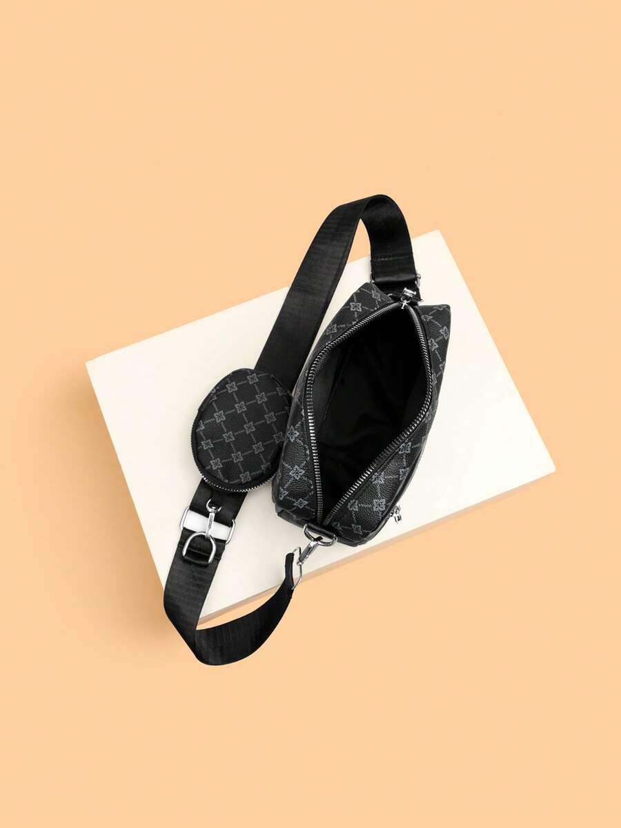 sacoche noir motif etoilee monogramme avec sangle noir et mini sacoche posee sur le sol vu de dessus ouverture fermeture eclair contenance