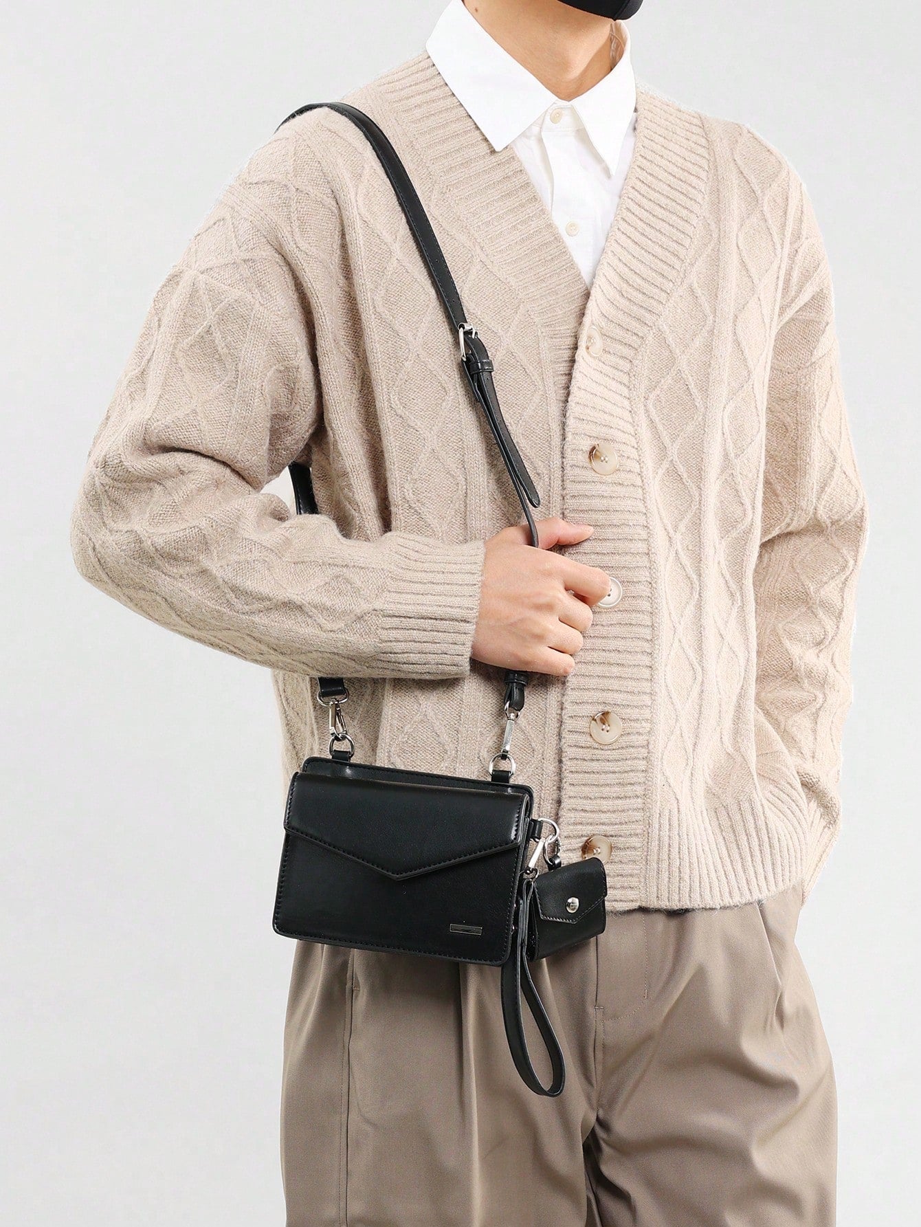 sacoche strava homme portant noir tenue main